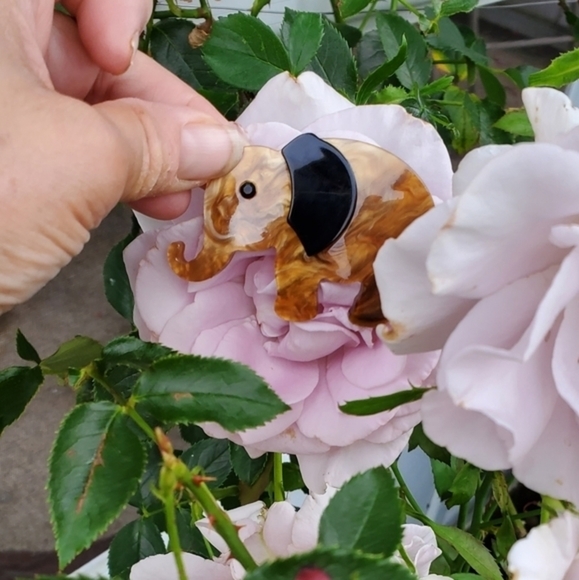 Elephant  vintage brooch - Picture 2 of 5